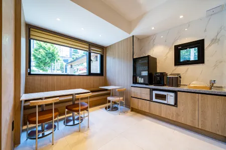 Busan Umgung Hotel Roda Отели рядом с достопримечательностью «Yishu Island Migratory Park»