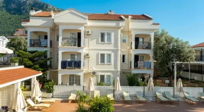 Sea Breeze Hotel and Apartments Hotels near E&A's Pub