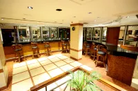 Hotel Meraden Grand - ที่มีบาร์