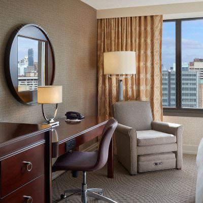 Premium Guest Room, 2 Queens, Nathan Philips Square View Sheraton Centre Toronto Hotel Promo Code