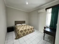 Krakatau Town House Hotel dekat Trans Studio Mini