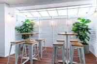 Surf Inn Boutique Backpackers - Free Breakfast Hotels in Benowa