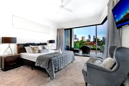 Luxico Wanderlust (Heated Pool) Отели рядом с достопримечательностью «Библиотека Бродбич»