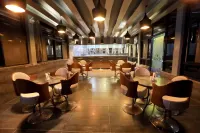 Hummingbird Resort Hotels in Sirohi