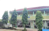 Wisma Tenang Jaya Syariah Mitra RedDoorz Hotels near Situ Cipadung