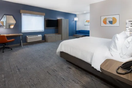 Holiday Inn Express & Suites MONACA - CENTER TOWNSHIP by IHG