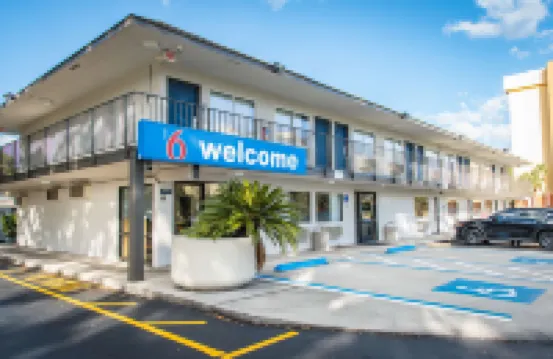 Motel 6 Kissimmee, FL - Orlando Hotels near Old Town