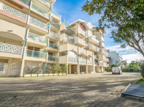 Les Pieds Dans l'Eau