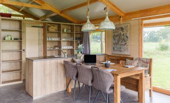 Luxury Lodge in Reesprong with Garden Fire Pit