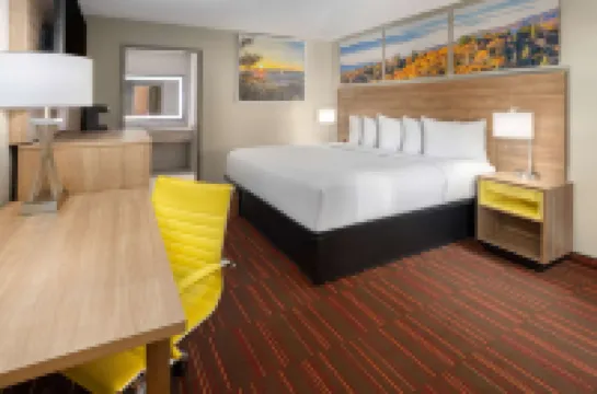 데이즈 인 바이 윈덤 포사이드