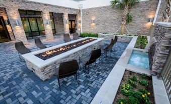 Courtyard Lake Jackson