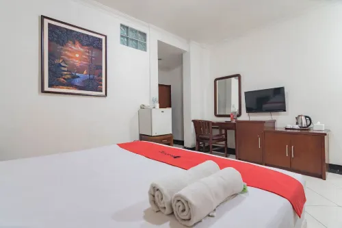 RedDoorz Plus at Buah Batu Hotels in Bandung Kidul