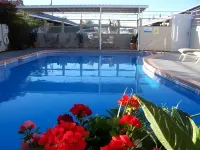 The Monterey Motel - Kolam Renang