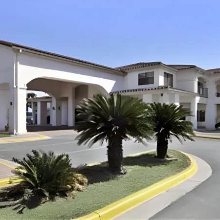 Super 8 by Wyndham Weslaco