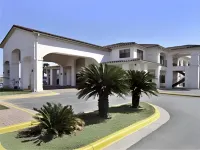 Super 8 by Wyndham Weslaco Hotels in Donna