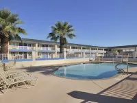 Days Inn by Wyndham Baytown Garth Road I10 East - Pools