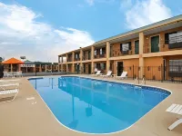Days Inn by Wyndham Natchitoches - Pool