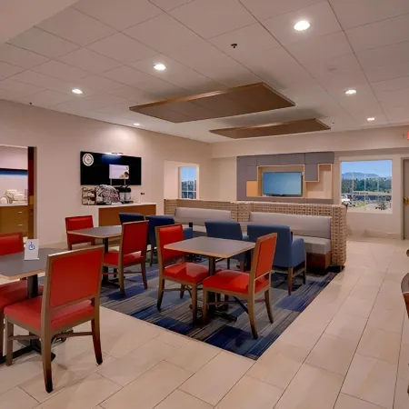 Holiday Inn Express & Suites PIGEON FORGE - SEVIERVILLE by IHG