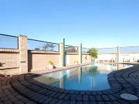 Tweed Harbour Motor Inn - parking