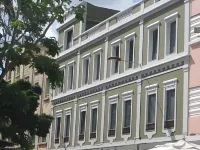 Hotel Catalina Hotels near Centro Comercial El Muelle