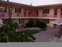 Carlton House Motel and Suites - 2-Star