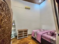 Tumungkul Modern Javanese Jogja فنادق في Pleret