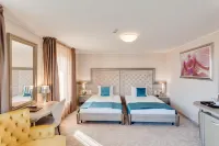 Hotel Meridian Hotels near Daffodils' Park