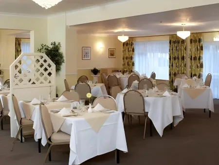 The Mayfair Hotel Отели рядом с достопримечательностью «Bournemouth University Weston Library, Lansdowne Campus»