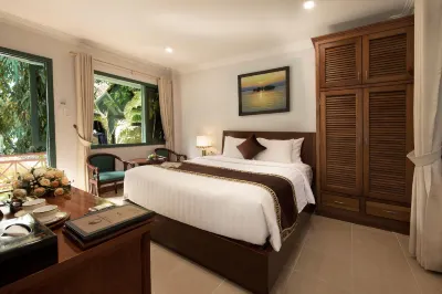 Phương Nam Resort Hotels near Binh Dong Buddhist Temple