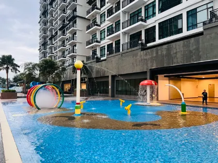 Molek Little Joy Studio 4Pax Bathtub with Balcony Отели рядом с достопримечательностью «Католическа катедрала на Джохор Бару»