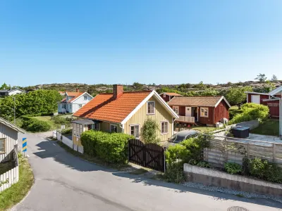 Fjällbacka Hotels near Södra Bullaresjön