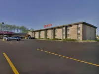 Voyageur Inn and Conference Center Hotels in Reedsburg