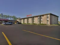 Voyageur Inn and Conference Center Hotels in Reedsburg