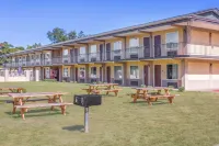 Super 8 by Wyndham Kingsland I-95/Naval Base Area Hotels in Kingsland
