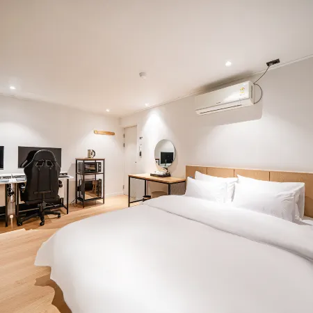 Hound Hotel Gumiin-dong Branch Отели рядом с достопримечательностью «Железнодорожная станция Вэгван»