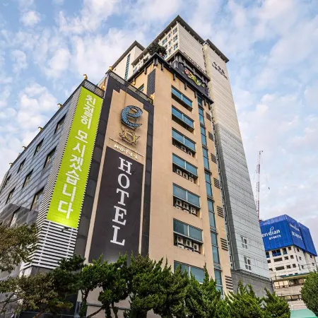Uijeongbu E Joy Отели рядом с достопримечательностью «Стадион Ыйджонбу»