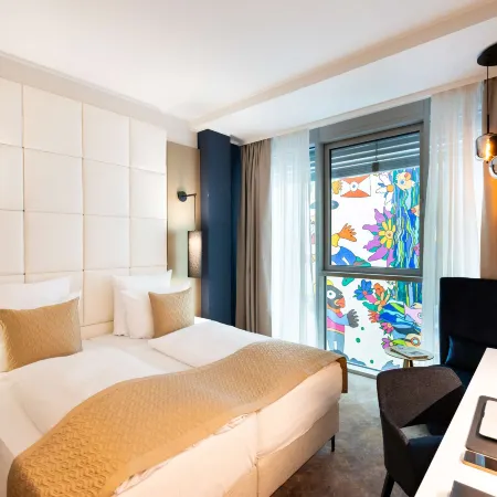 Best Western Premier Hotel Royal Blue Отели рядом с достопримечательностью «Ресторан "Погреб Ауэрбаха"»