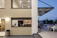 Sapphire Blue Suites - bar