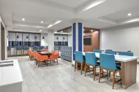 Holiday Inn Express & Suites Winnie Hotels in Chambers County