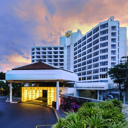 Hard Rock Hotel Pattaya Отели рядом с достопримечательностью «Калссик Караоке»