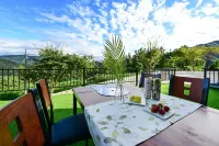Between Sky and Land - Pet friendly