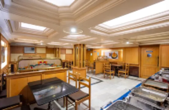 スリー バハラニ ホテルズ ティルネルベリのホテル