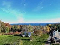 Atlantic Eyrie Lodge