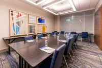 Holiday Inn Express & Suites Charlottesville