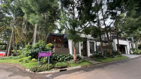 Villa Vamella at Vimala Hills 6BR + 4SB Private Pool Billiard Karaoke