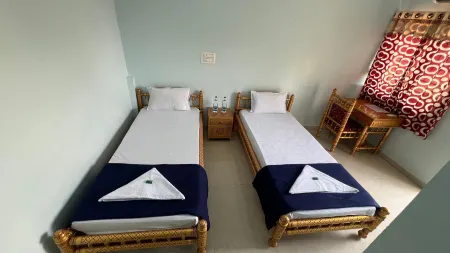 Iskcon Pandharpur, Chandrabhaga Guest House Отели в г. Pandharpur