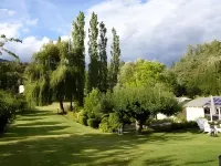 Genelle House B&B Guest House - parking