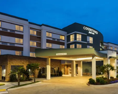 コートヤード・ラストン ラストンのホテル