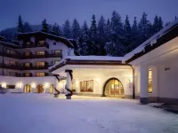 Hotel Waldhuus Hotels near Heidi's House