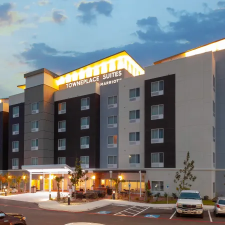 TownePlace Suites San Antonio Westover Hills Отели рядом с достопримечательностью «Аквапарк Акватика в Сан-Антонио»